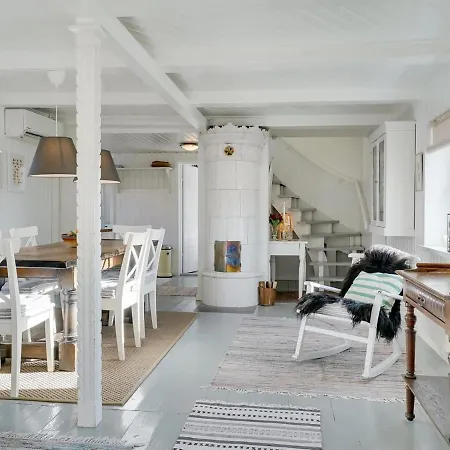 Uddi - 150m From The Sea By Interhome Lokken